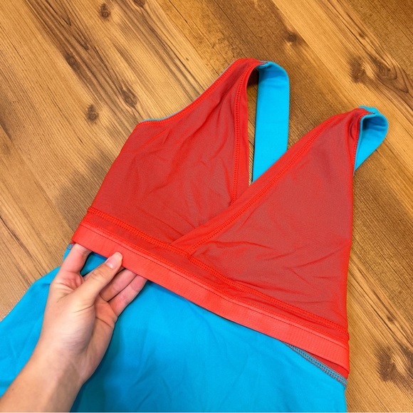 🍋LULULEMON Double Deep V Tank in Blue and Red Size 6 - Picture 7 of 7